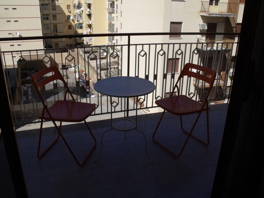 Hotel A Tre Passi Dal Centro Palermo Exterior foto